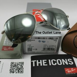 Model Display Ray-Ban Aviator Silver Mirror RB3025